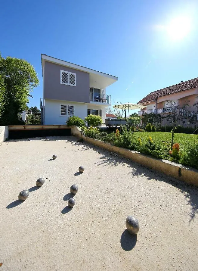 פריבלאקה Valadar Apartments 0*,