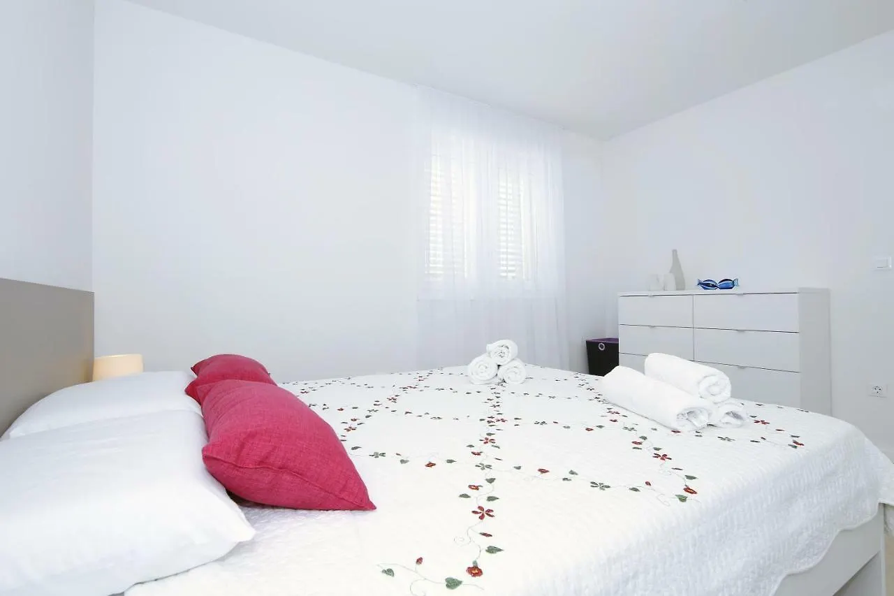 פריבלאקה Valadar Apartments 0*,